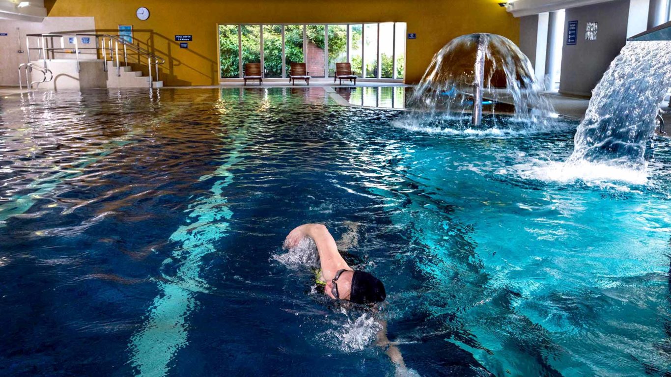 midlands-park-hotel-leisure-pool-swimmer