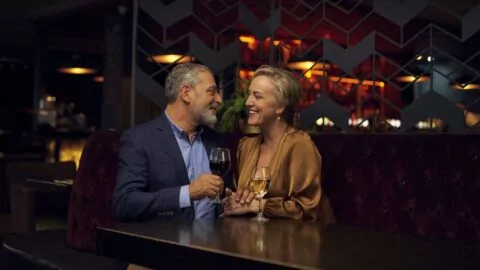 winter breaks couple image