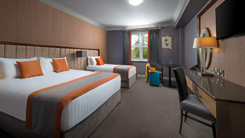 Midlands-Park-Hotel-Guestroom